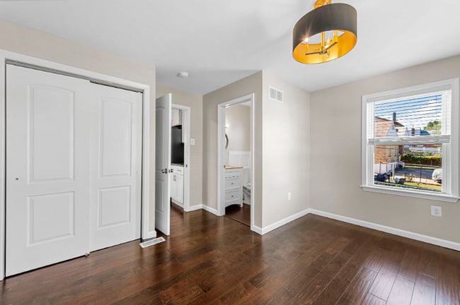 Building Photo - 6837 Julian Ave