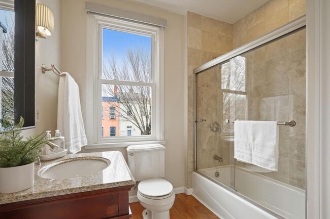 Building Photo - 468 Ridge St NW