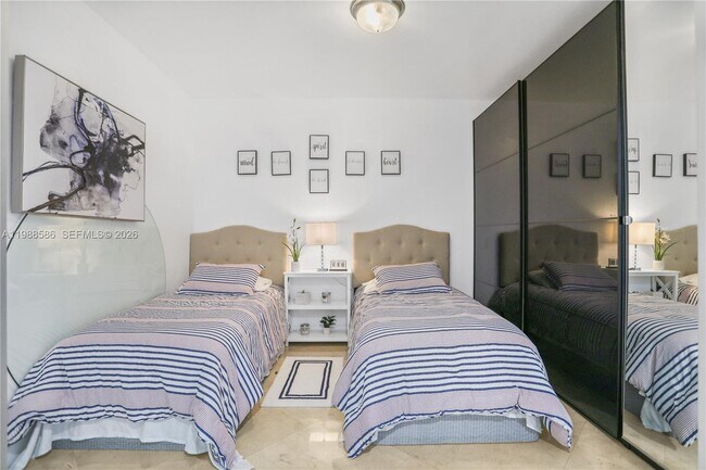 Building Photo - 1830 S Ocean Dr