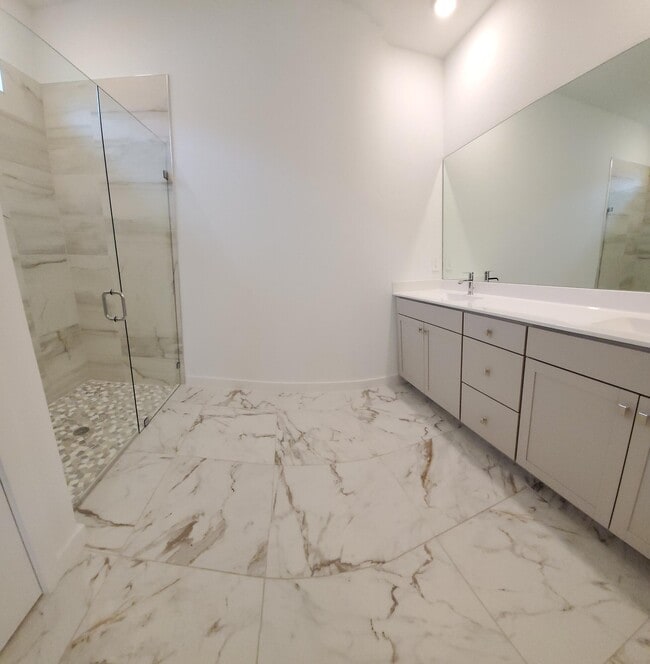 Building Photo - 1949 NE Ocean Dunes Dr