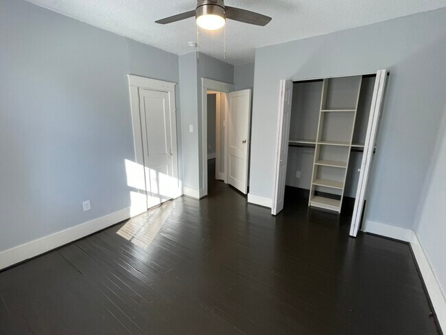 Building Photo - 2147 St James Dr