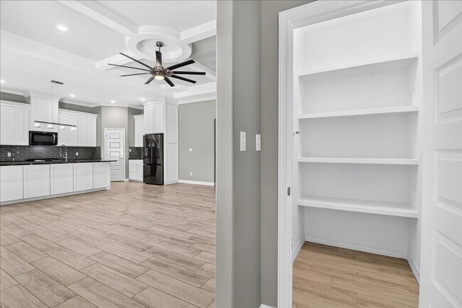Building Photo - 6718 Stuyvesant Ct