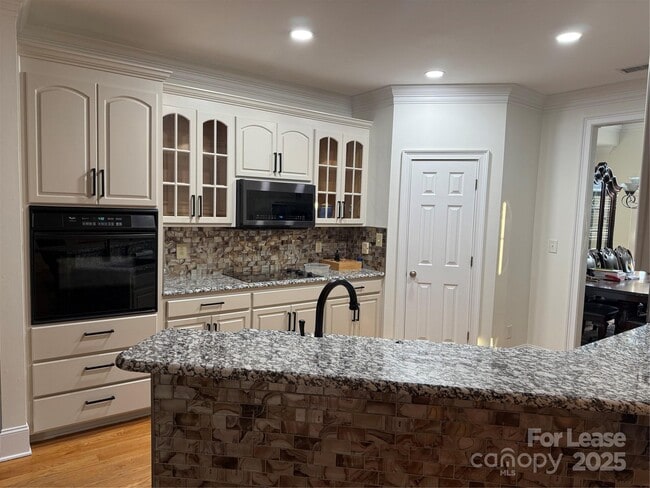 Building Photo - 5919 Newell Dr