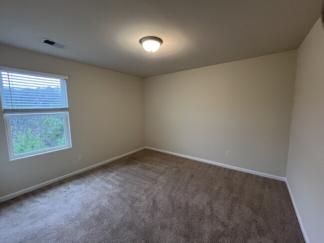 Building Photo - Modern 2019 East Point Home: Open Concept Living, Prime Location & Easy ATL Commute!