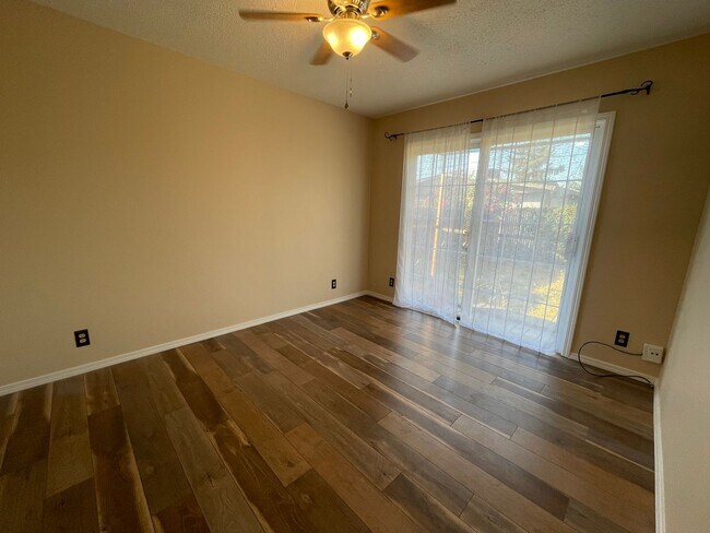 Building Photo - Charming 3-Bedroom Home with Fresh Interio...