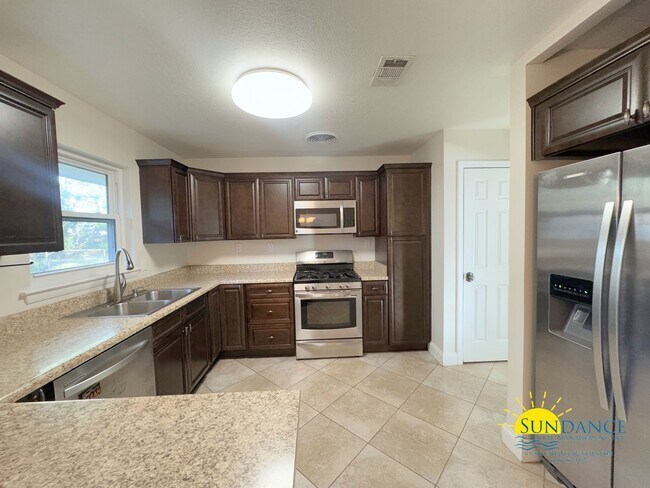 Building Photo - Gorgeous 3 Bedroom Home in Fort Walton Beach!