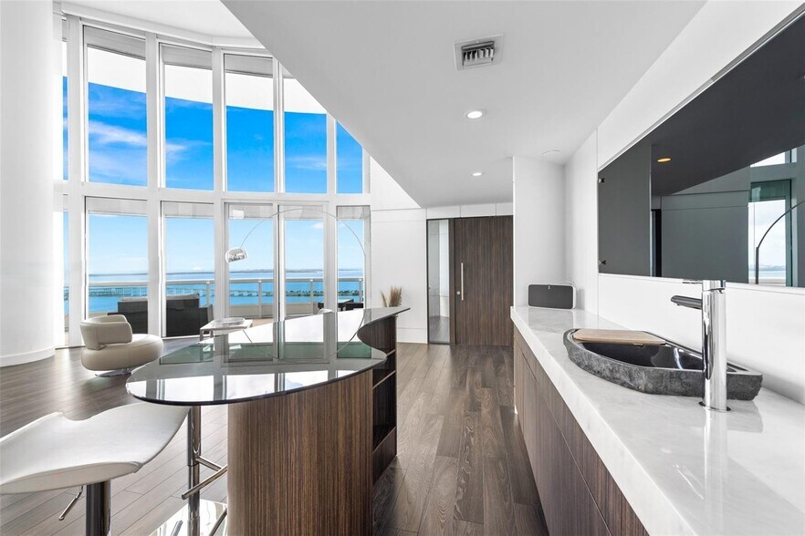 Building Photo - 1643 Brickell Ave