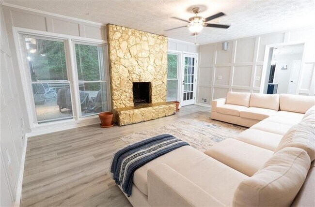 Building Photo - 2749 Fieldstone Dr SE