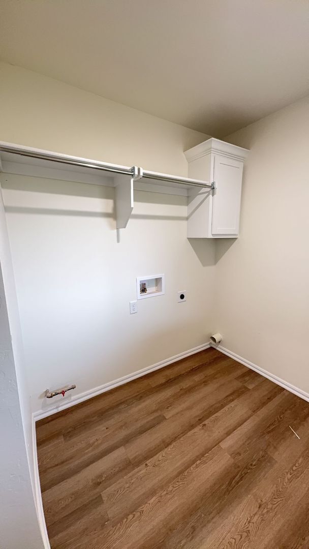 Building Photo - 3 Bedroom 2 Bath 2 Car Garage Duplex in Gr...