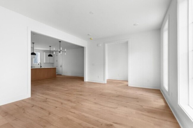 Building Photo - 1814 Stewart Pl