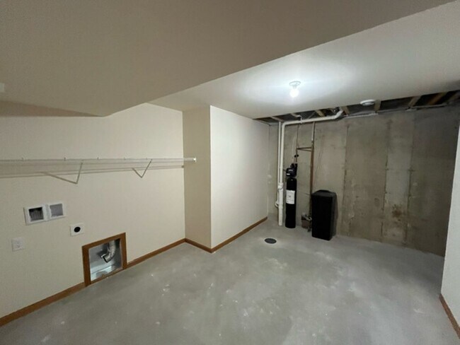 Building Photo - 516