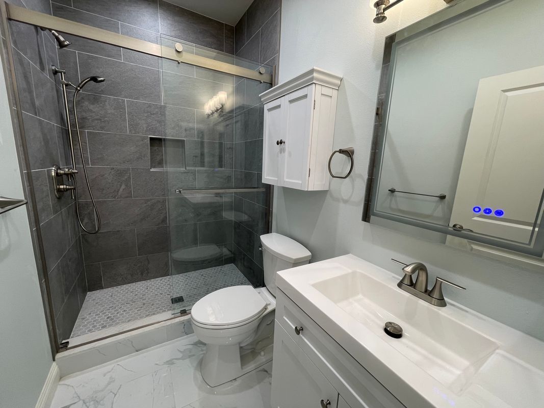 Building Photo - 7431 Warren Cir