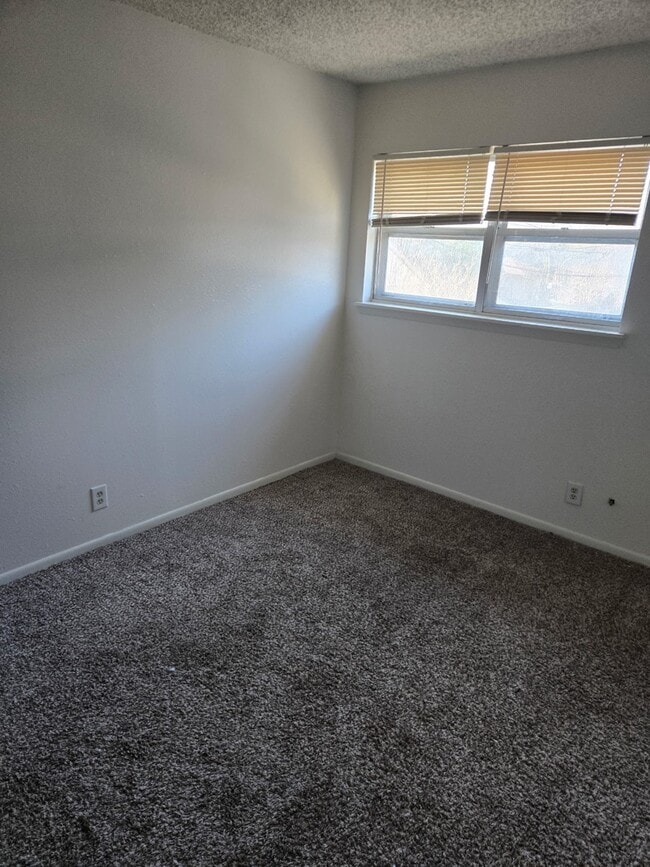 Building Photo - 127 Regency Ave