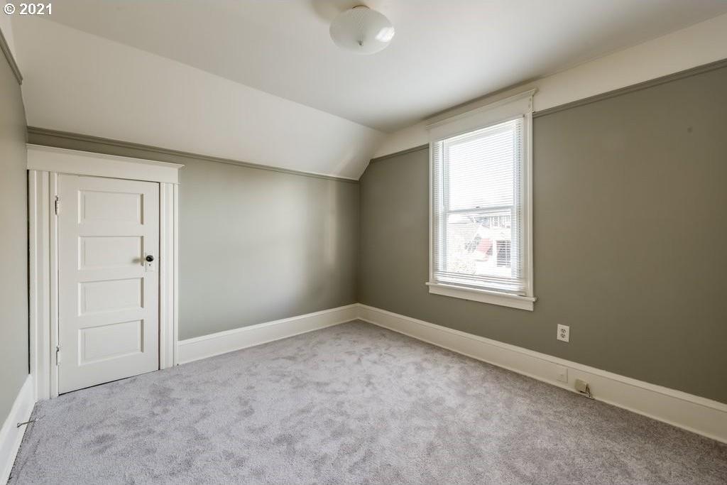 Building Photo - 619 NE Stanton St