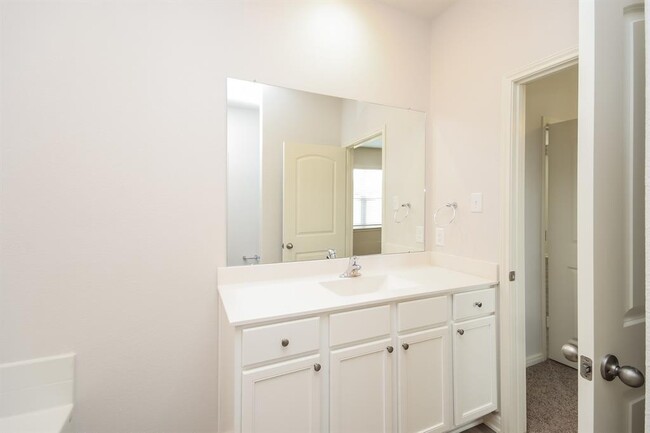 Building Photo - 25326 Shadowdale Dr