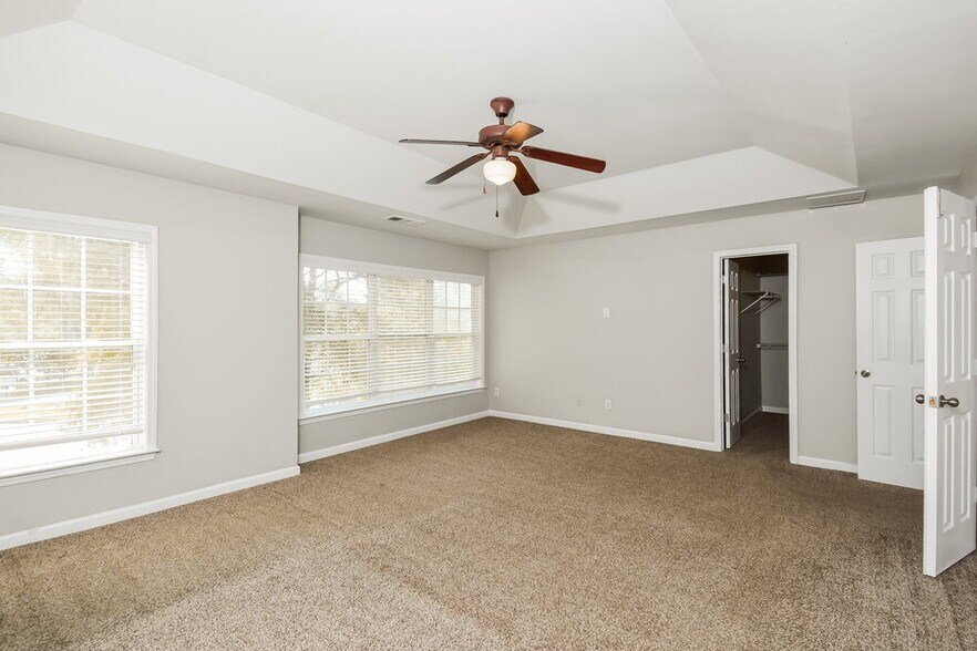 Building Photo - 1 Horseshoe Ln