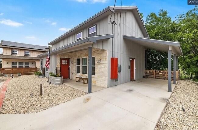 Building Photo - FOR LEASE!!
