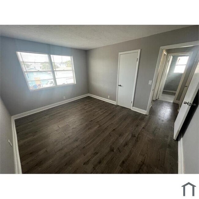 Primary Photo - 705 2nd St