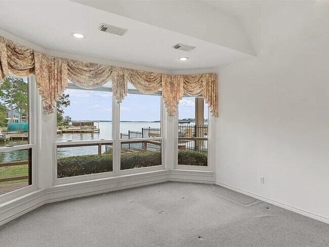 Building Photo - 2910 Chaucer Dr