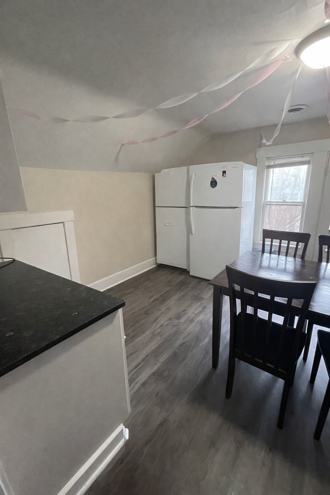 Building Photo - 1803 Hill St