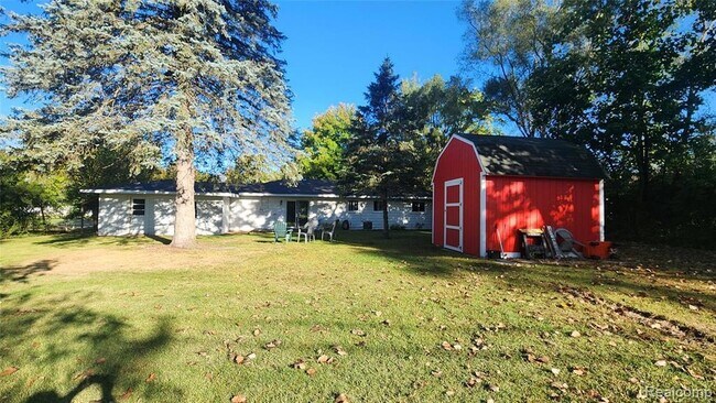 Building Photo - 6555 Manson Dr