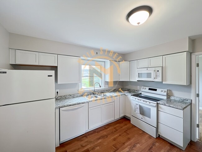 Building Photo - 800 S Sawyer St