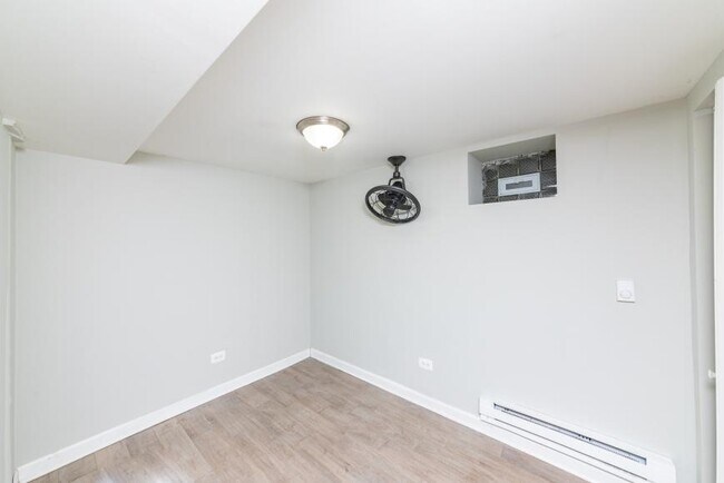 Building Photo - 2 bedroom in Chicago IL 60607
