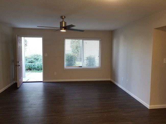 Building Photo - The Grove