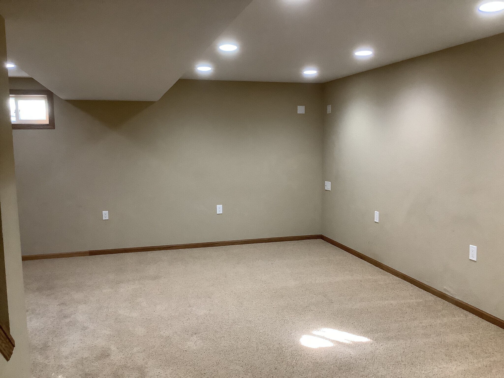 Building Photo - 1057 Kennedy Dr