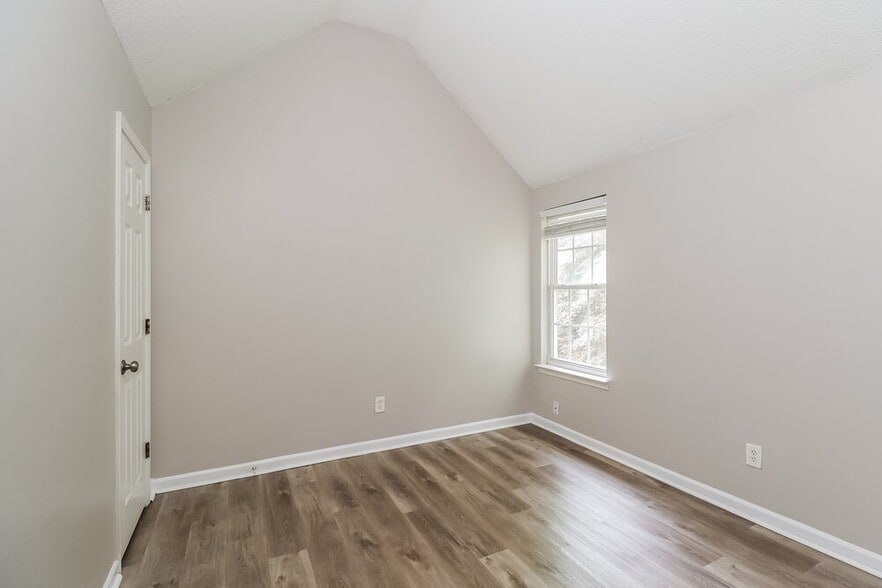 Building Photo - 905 Grassy Patch Ln