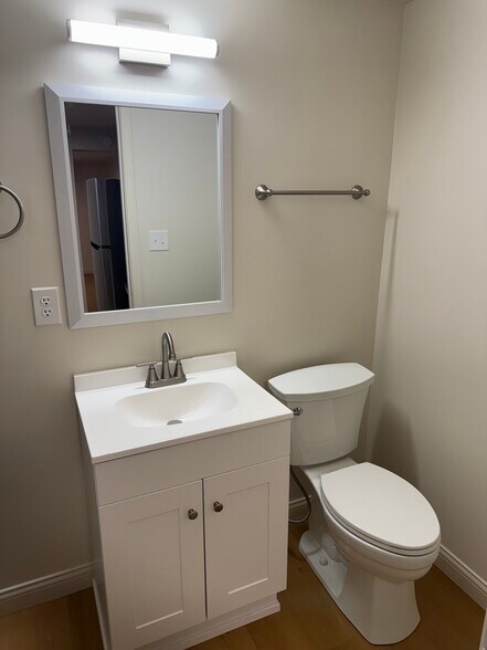 Building Photo - 418 N Broadway St