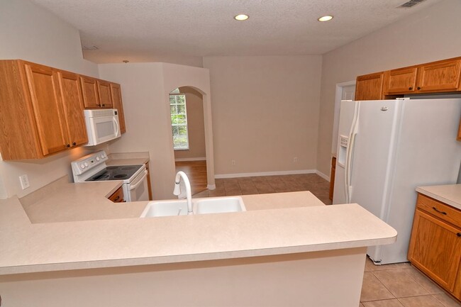 Building Photo - Quiet neighborhod 3 bedroom 2 bath in Oviedo