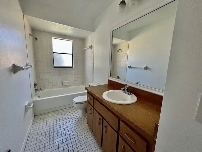Building Photo - Charming 2-Bedroom, 2-Bathroom POOL home