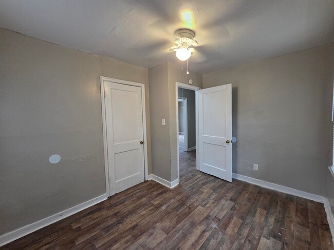 Building Photo - 4047 Chelsea Ave