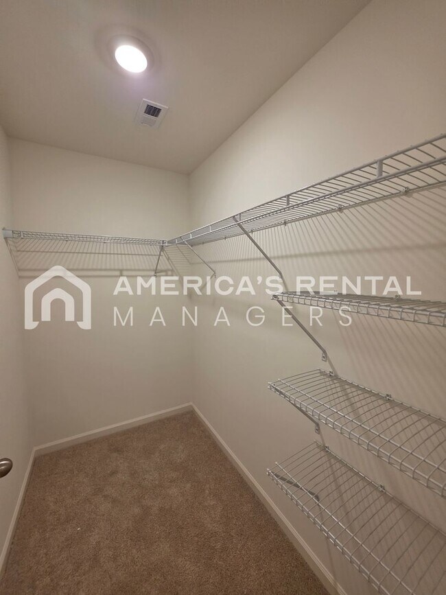 Building Photo - 556 Saddlewood Bnd