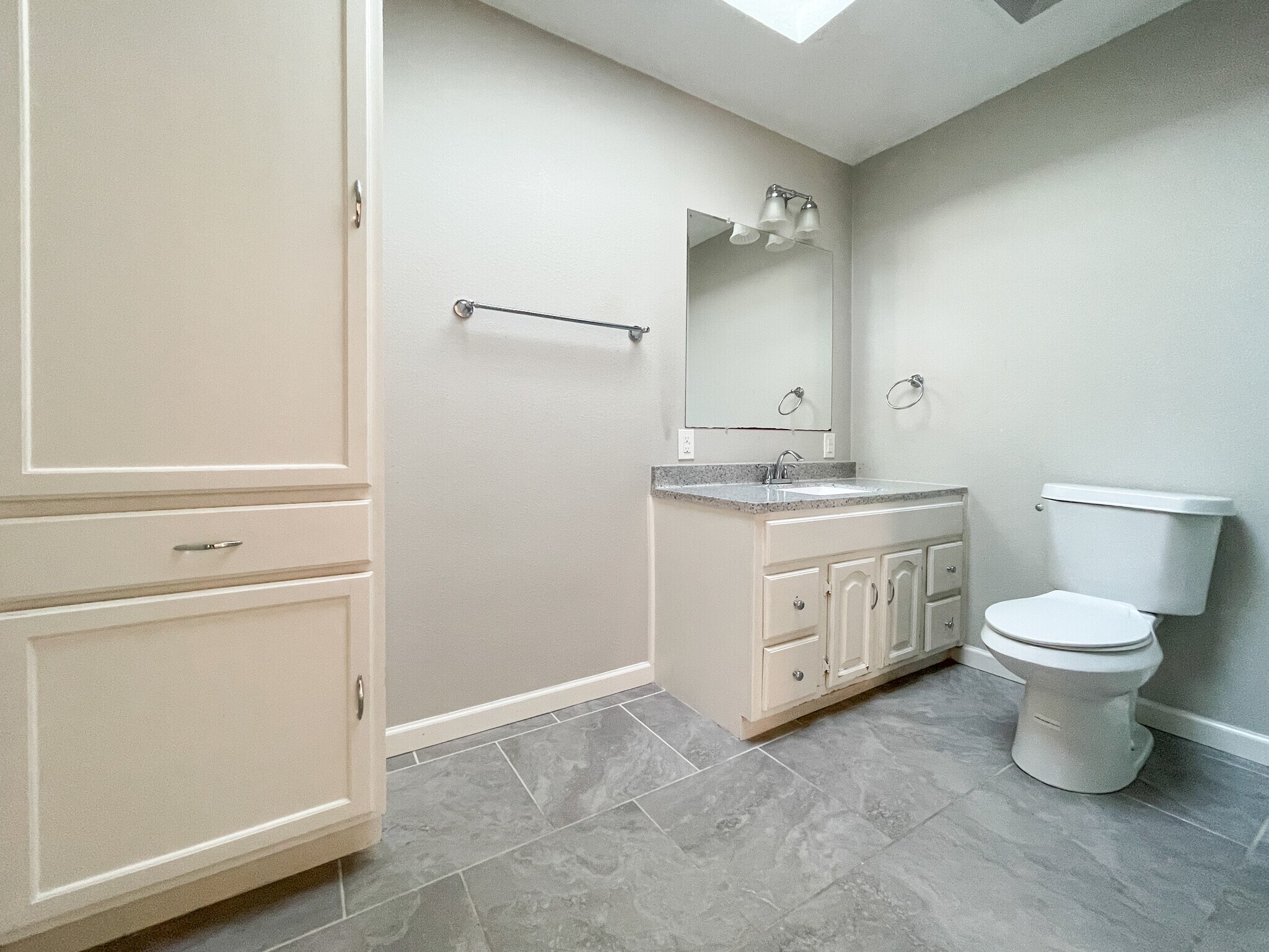 Building Photo - 207 N Bermuda St