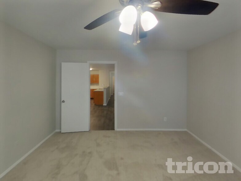 Building Photo - 11445 W Cambridge Ave