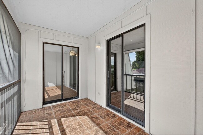 Building Photo - 1580 Montauk Dr