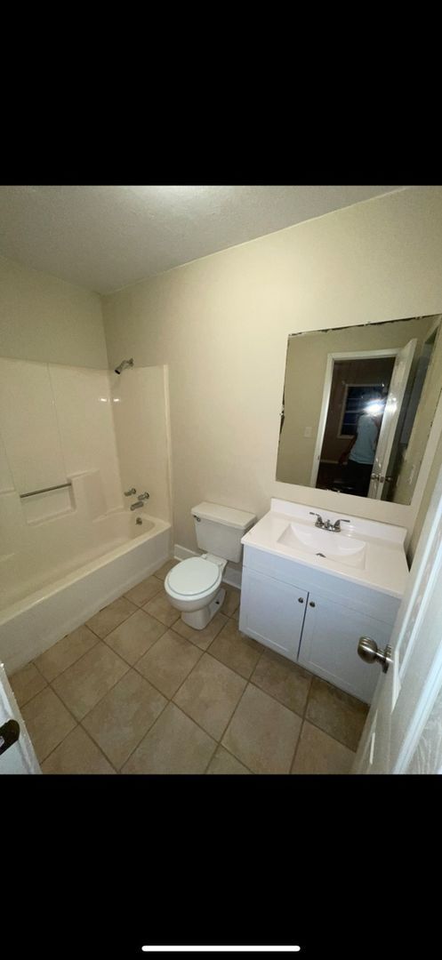 Building Photo - Charming 3BR House in Columbus