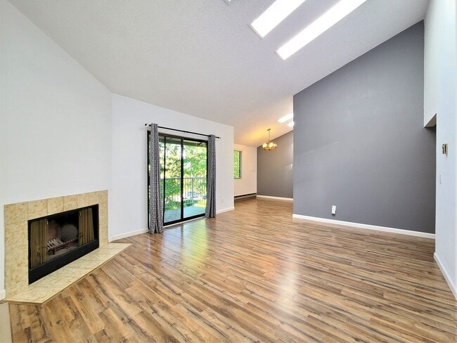Building Photo - 2 Bed / 2 Bath Condo in Mountlake Terrace ...