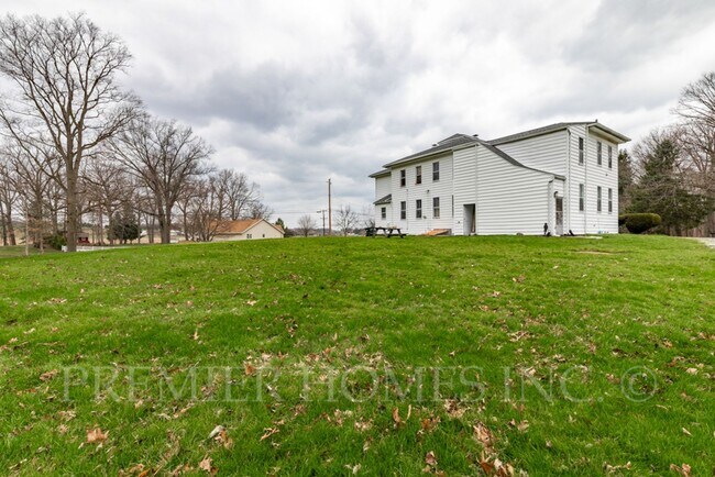 Building Photo - 3390 State St NE