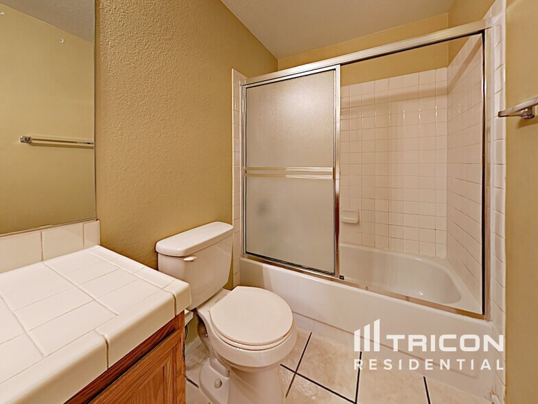 Building Photo - 610 Largo Azul Ave