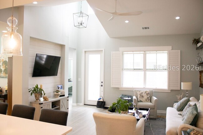 Building Photo - 1314 Good Life Wy