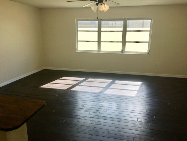 Building Photo - 2BR/1BA First Floor Condo on Venice Island!