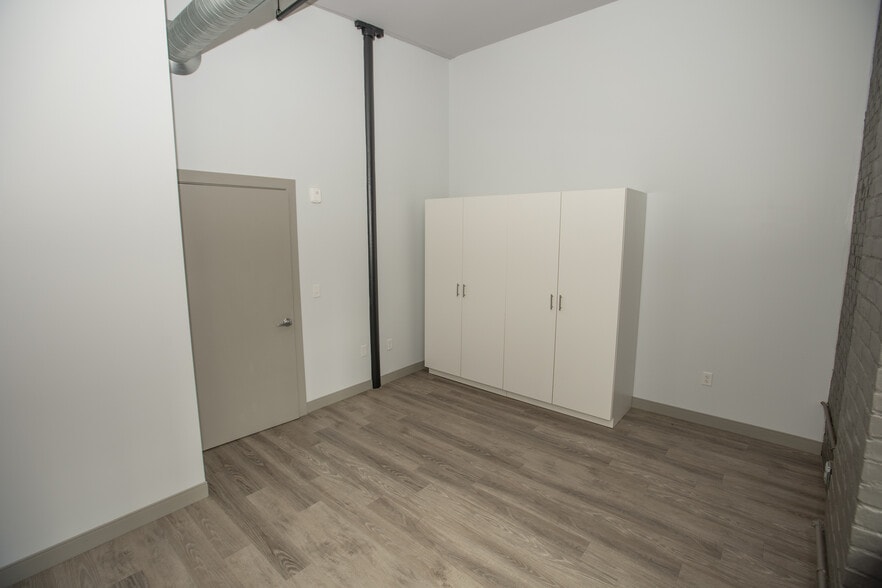 Building Photo - 103 Allyn St