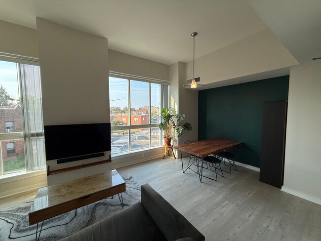 Building Photo - Lovely 1 BR/1 BA Loft-Style Apartment in 1...