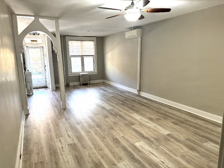 Building Photo - 3710 Chestnut Ave