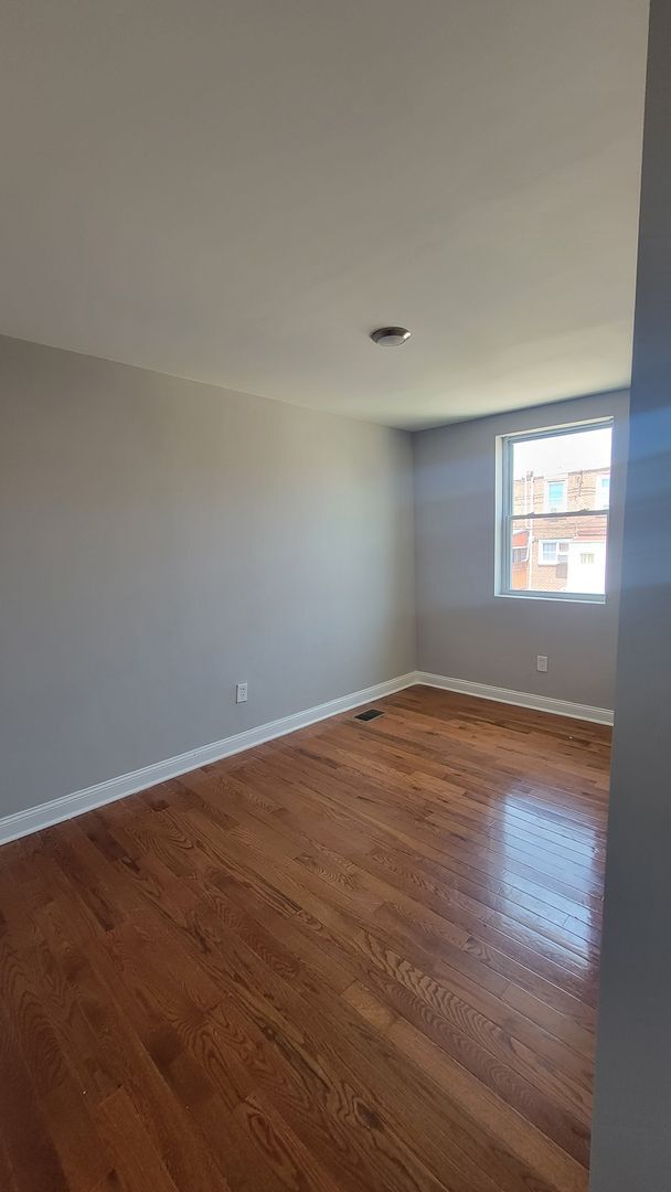 Building Photo - Newly Renovated 3BR 2 1/2 Bathroom House F...