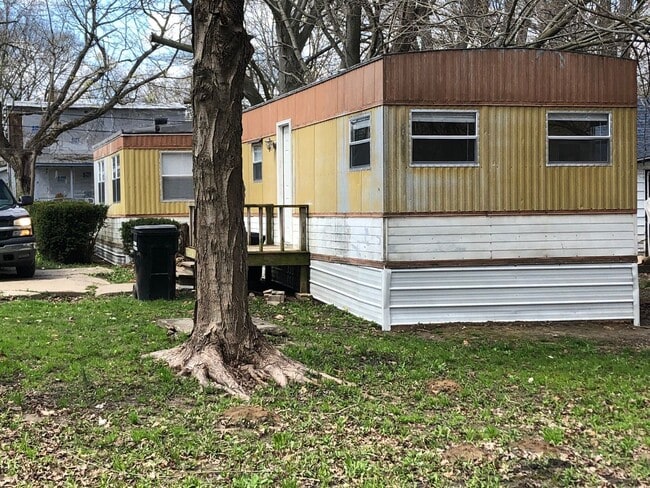 Building Photo - Updated 3 bedroom 1 bath mobile home with open floor plan