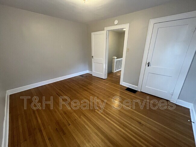 Building Photo - 5542 N College Ave